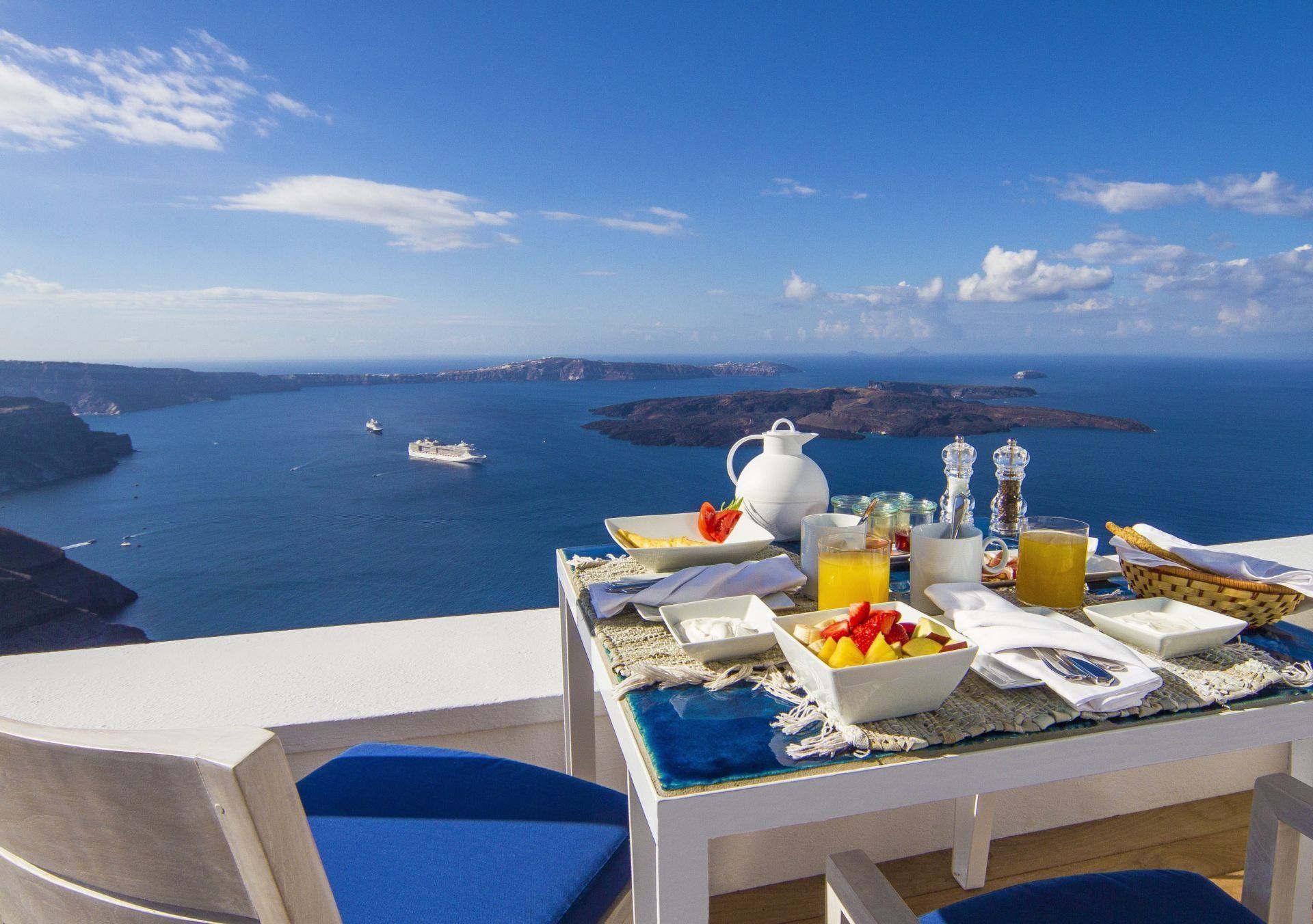 terrace-breakfast
