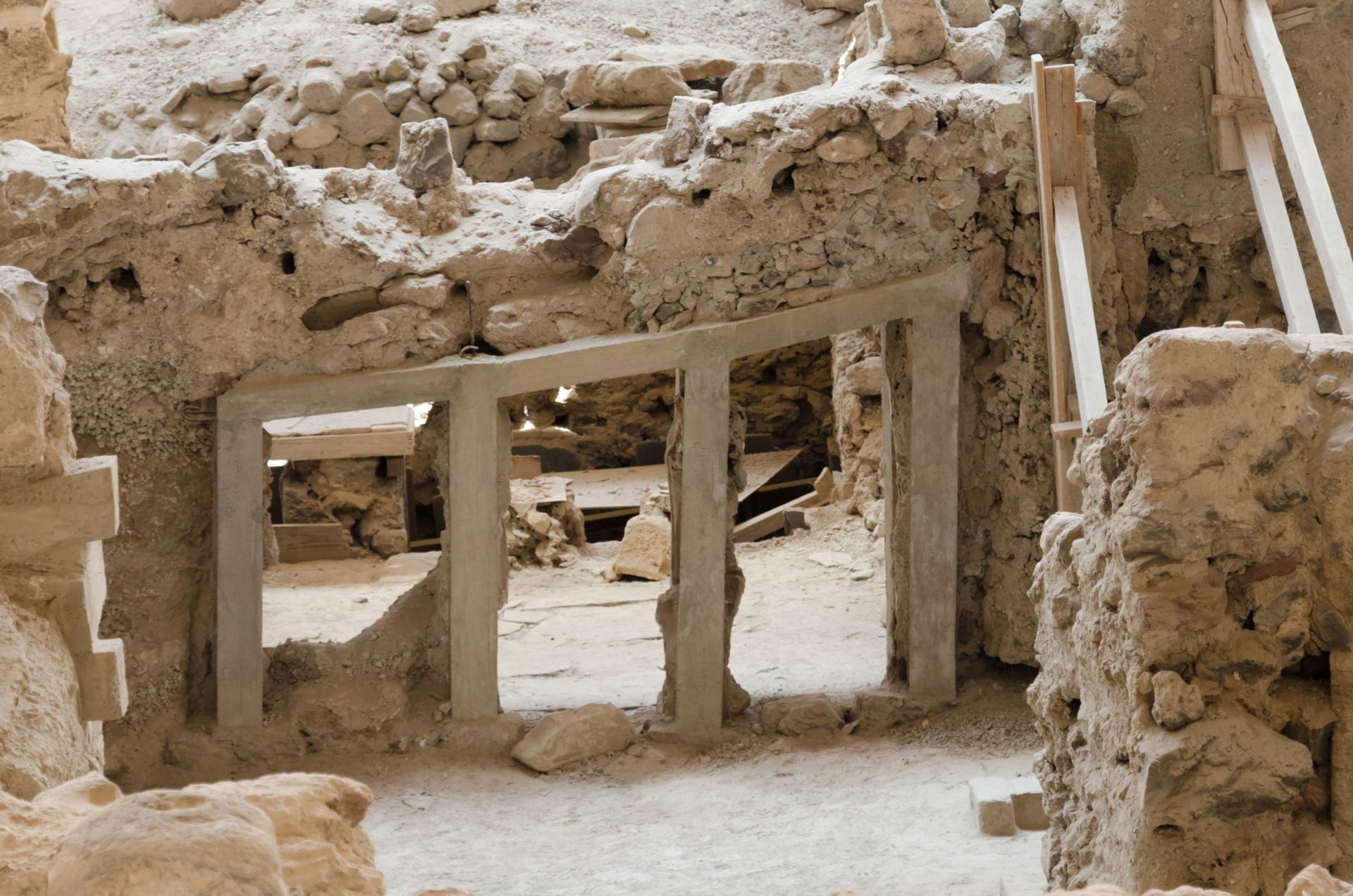 archaeological_site_of_akrotiri_